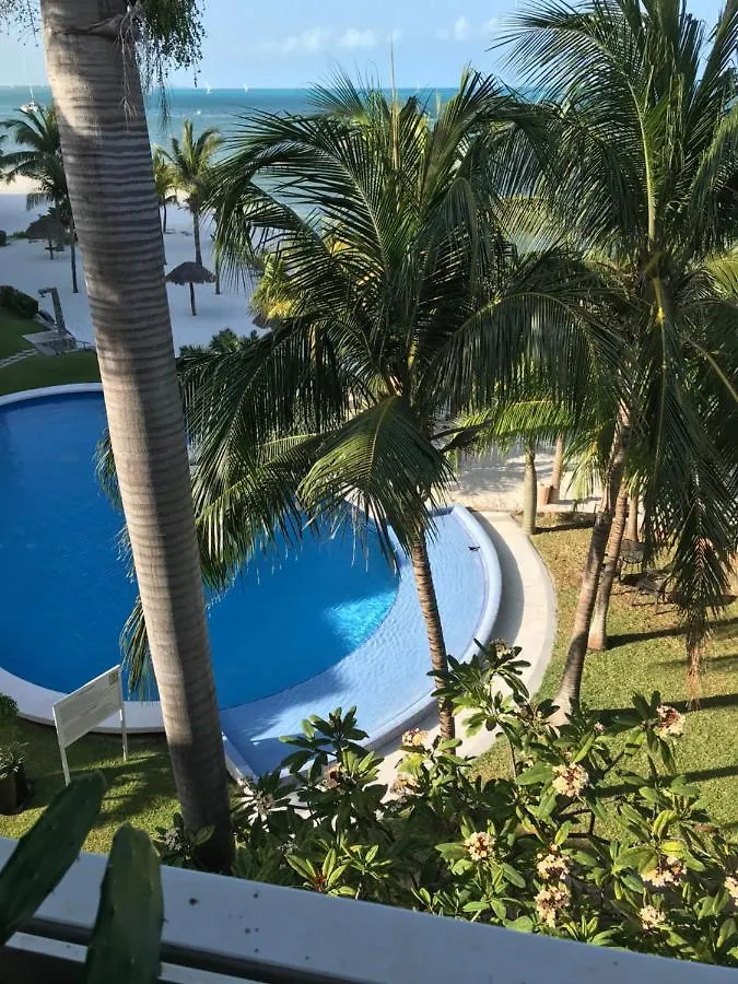 Front Beach Private Room With Shared Bathroom Cancún Appartement