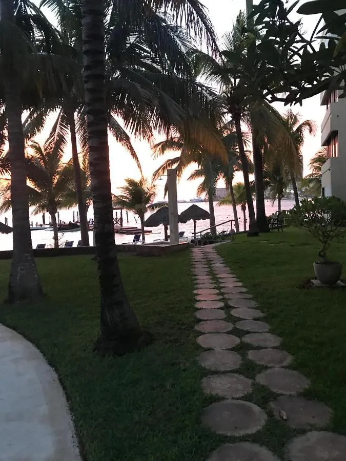 Appartement Front Beach Private Room With Shared Bathroom Cancún