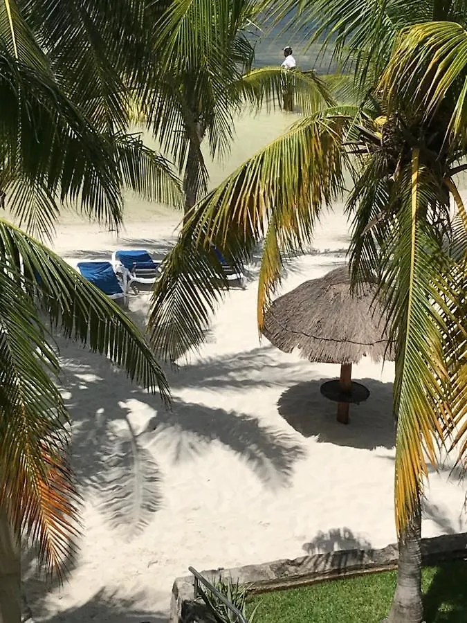 Front Beach Private Room With Shared Bathroom Cancún 0*,