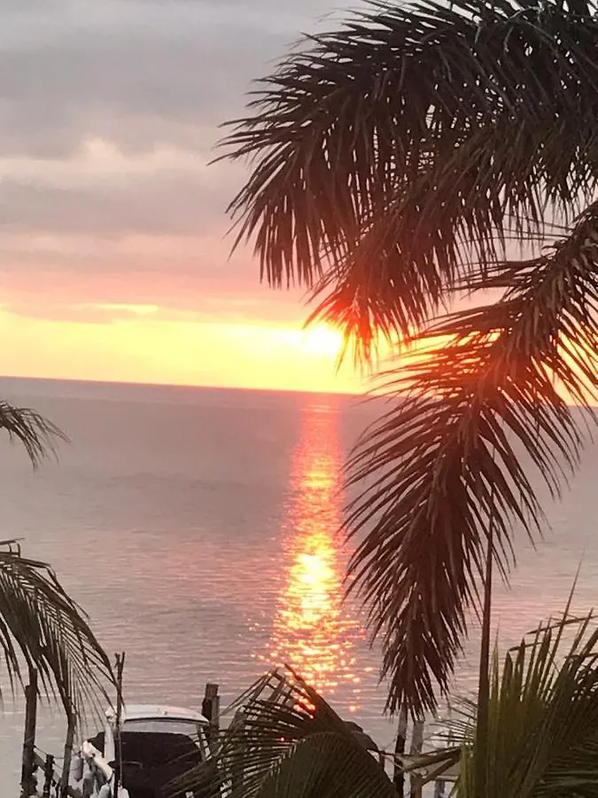 Front Beach Private Room With Shared Bathroom Cancún