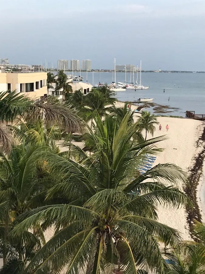 شقة Front Beach Private Room With Shared Bathroom كانكون