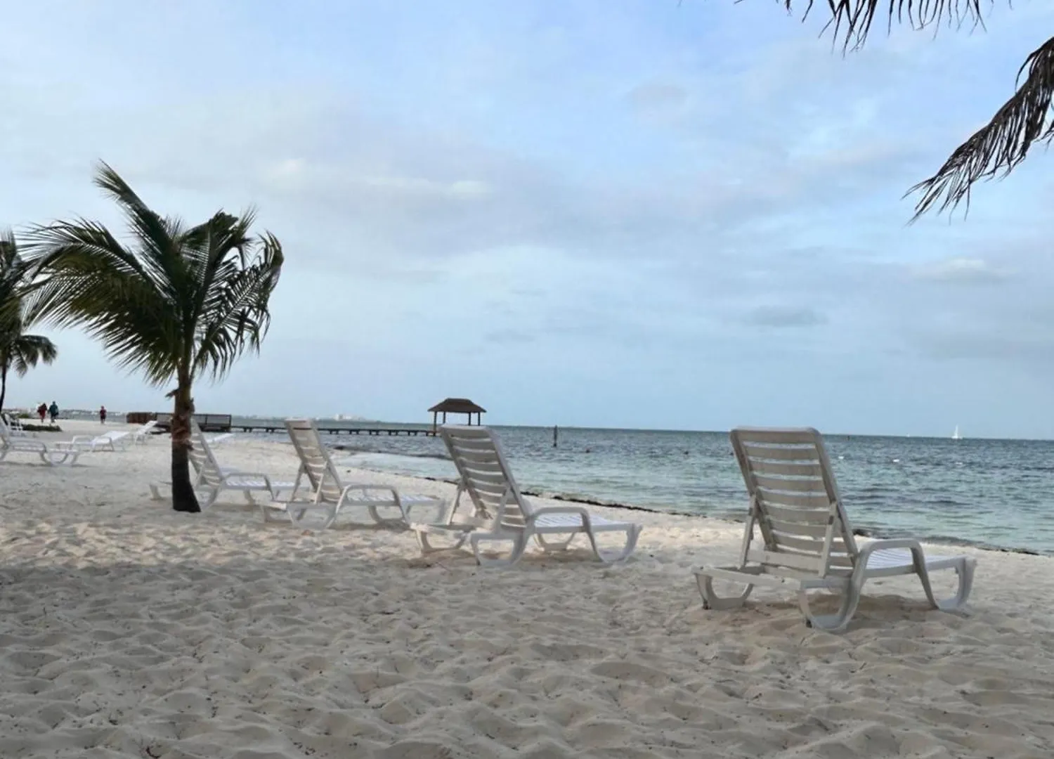 Front Beach Private Room With Shared Bathroom كانكون