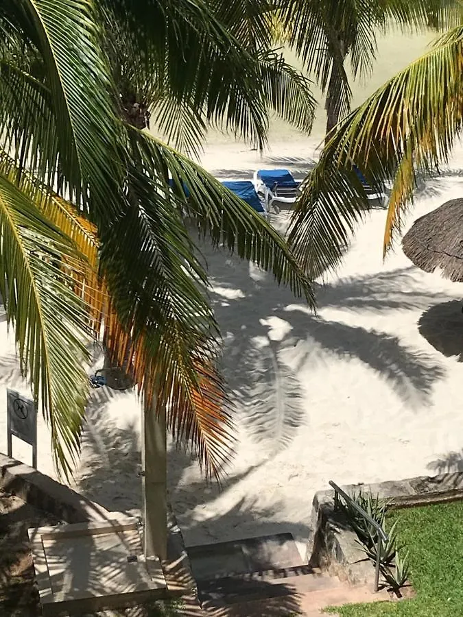 Front Beach Private Room With Shared Bathroom Cancún México