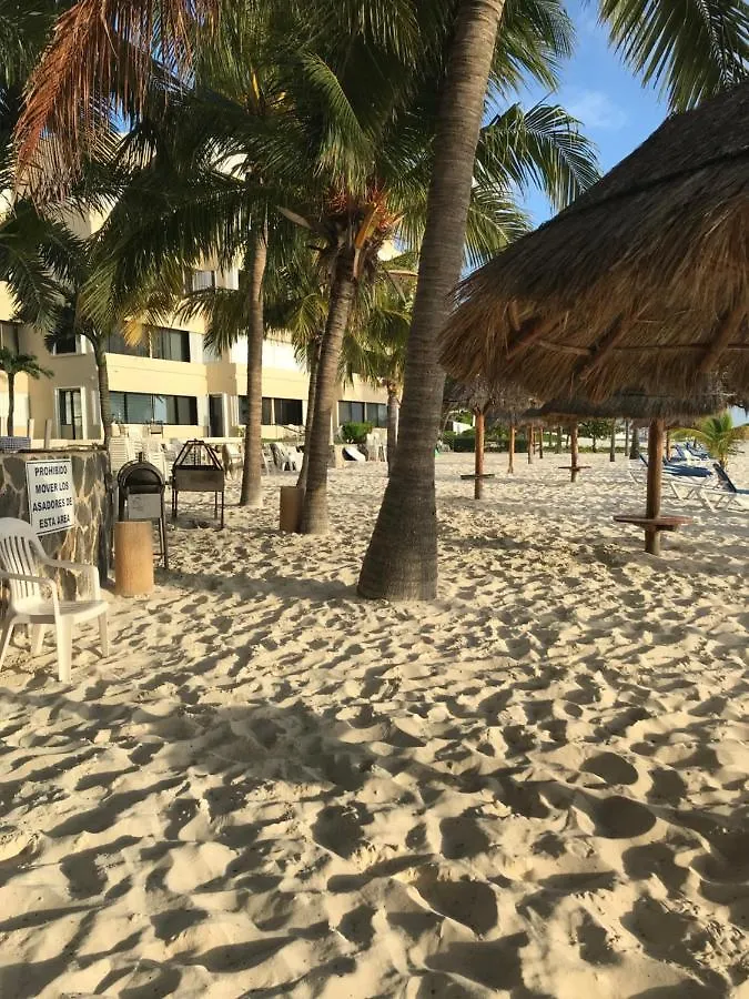 Front Beach Private Room With Shared Bathroom Cancún Apartamento
