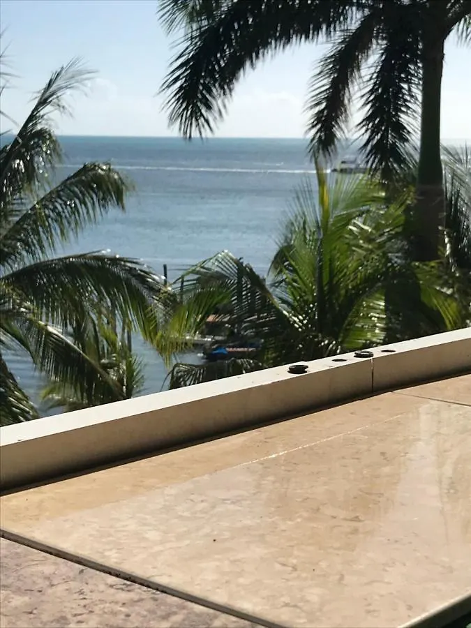 Front Beach Private Room With Shared Bathroom Cancun