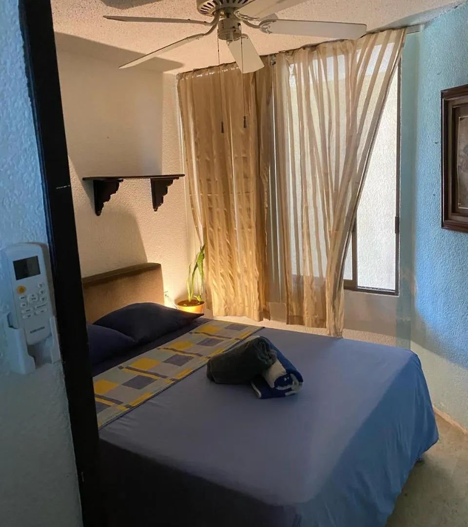 Apartamento Front Beach Private Room With Shared Bathroom Cancún