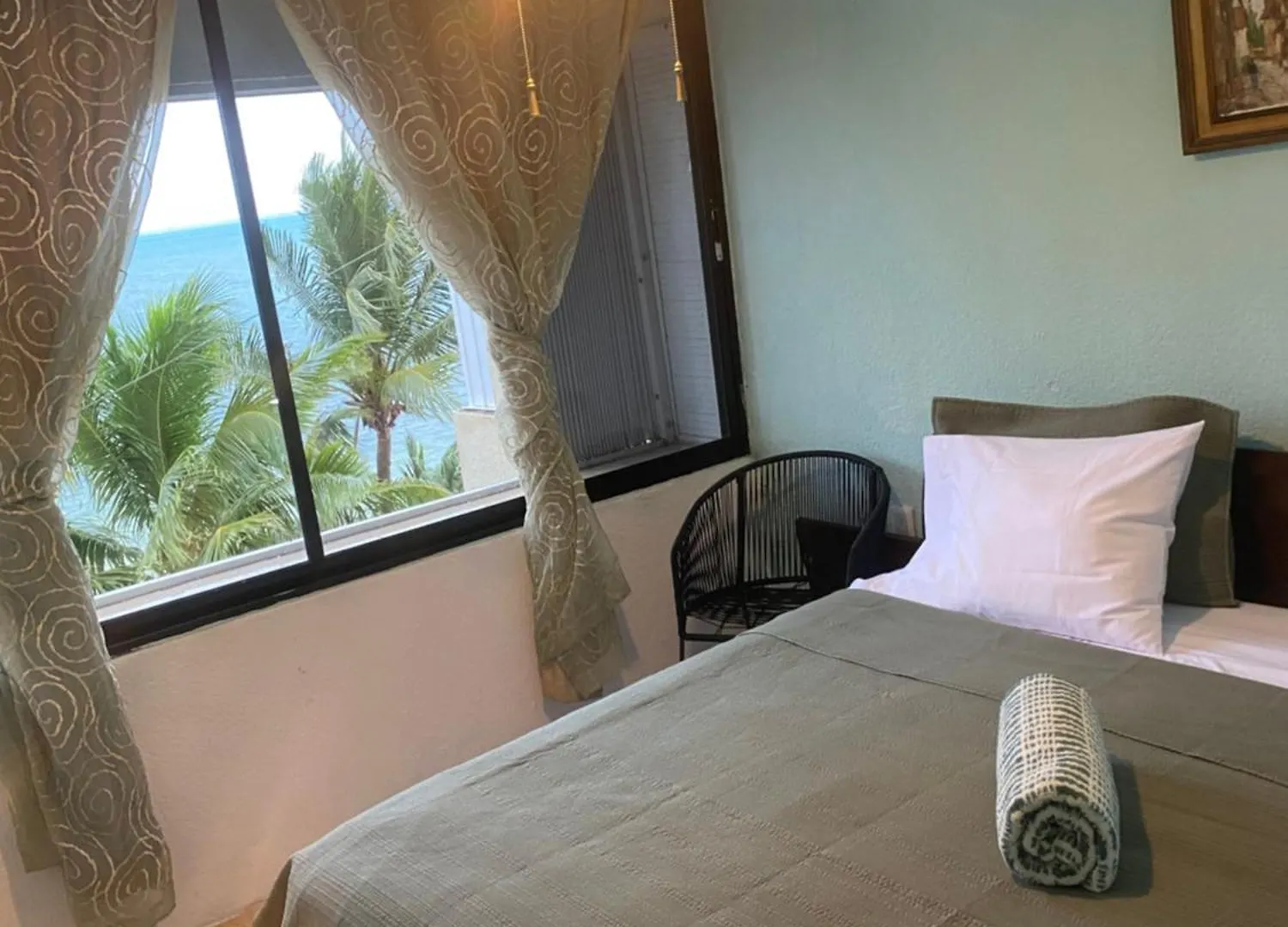 Front Beach Private Room With Shared Bathroom Cancún