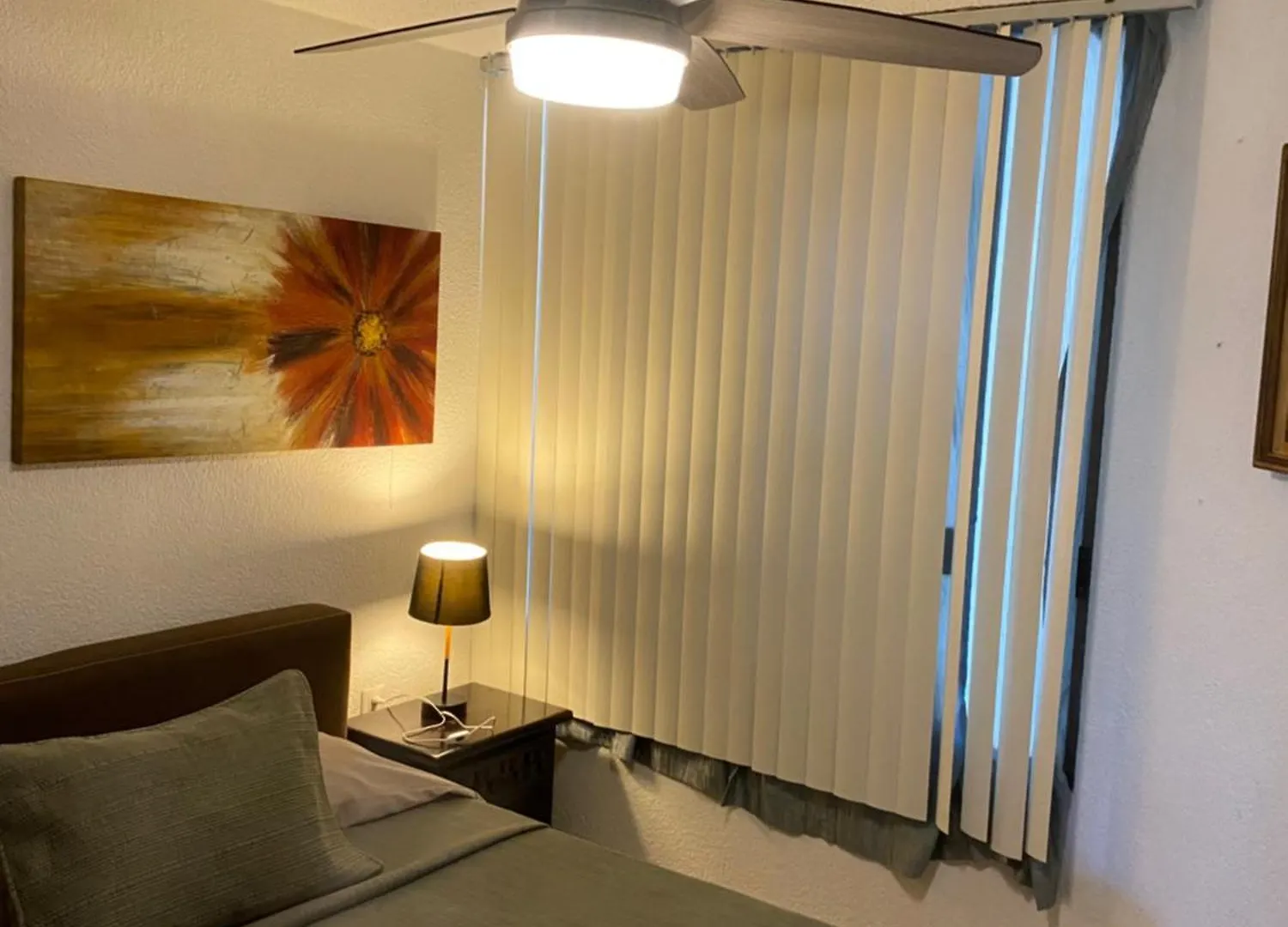 Front Beach Private Room With Shared Bathroom Cancún